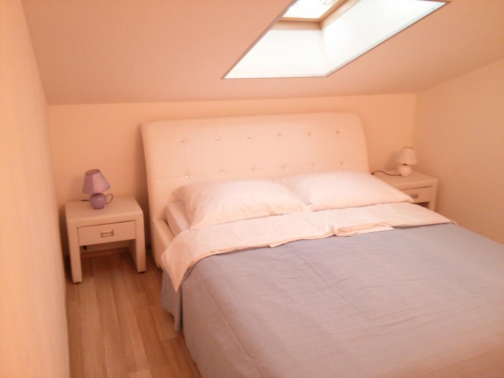 Olive Apartments Ugljan Bilik gambar